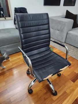Cadeira de escritório giratória usada