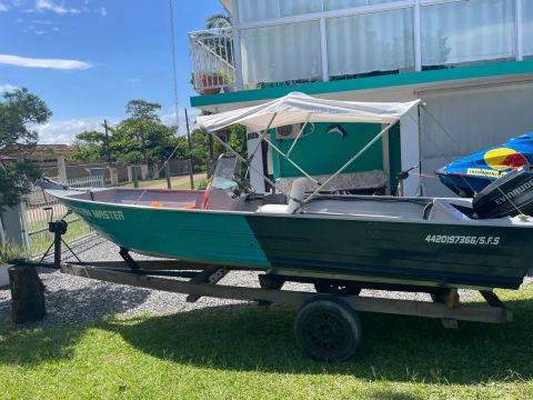 Barco Miraguaia com capota e motor 40HP