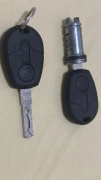 Cilindro Miolo Portas Fiat Com 2 Chaves (Usado) cilindro com 2 chaves  Garantia do vendedo