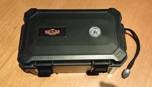 Caixa De Transporte Para 15 Charutos Travel Case Flor De La Vega Original Com Higrômetro