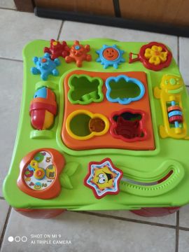 Mesa de atividades maral