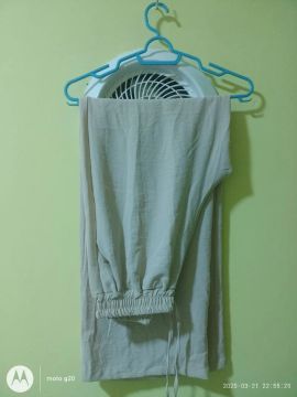 Vendo uma calça pantalona GG nunca foi usada 