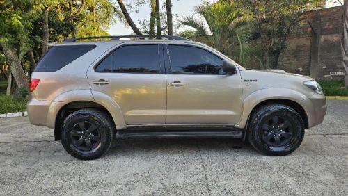 Toyota Hilux SW4 Muito Conservada