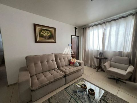 Alugo casa em Itaúna com ótima localização!