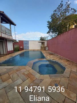 Linda casa a 100 metros da praia