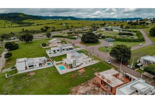 Terreno próximo ao lago no condominio Ninho Verde II