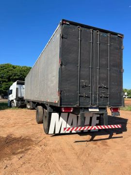 Carreta bau 2 eixos 15 metros ano 90 trabalhando 