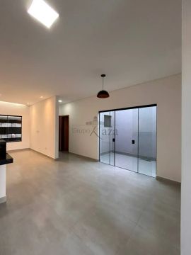 Oportunidade - Casa Térrea Residencial - Vila Branca - Jacareí - 3 Dormitórios - 99m².
