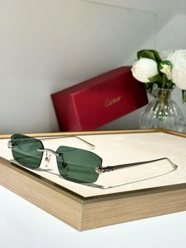 Óculos Cartier coleção 2025 na caixa original 