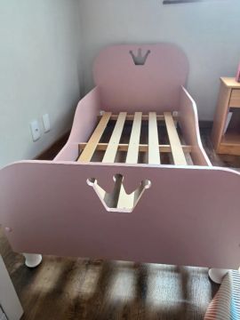 Vendo Cama Infantil Rosa Rainha em Perfeito Estado. Como nova + Colchão Ortobom 