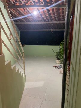 Casa com quintal em condomínio fechado - Itapuã 