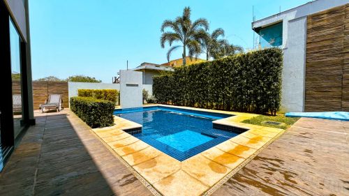 Sobrado para venda possui 484 metros quadrados com 4 quartos em Jardins Munique - Goiânia 
