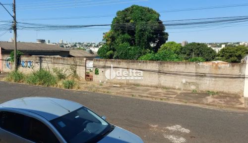 Terreno disponível para venda no bairro Daniel Fonseca em Uberlândia-MG