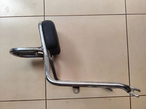Assento para garupa para moto. Sissybar.
