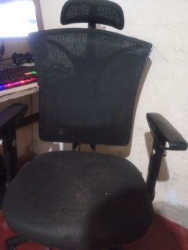 Cadeira de Escritório Giratória - Preta