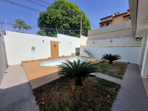 Casa com 3 quartos sendo 1 suíte e piscina