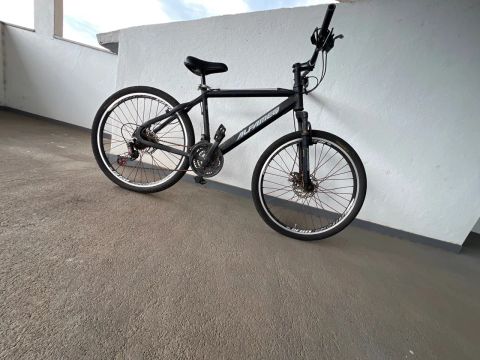Vendo bicicleta 18 marcha semi nova