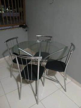 Mesa de Vidro Redonda com 4 Cadeiras