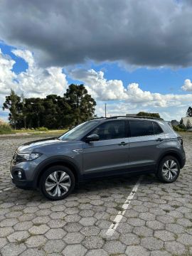 T-Cross Comfortline com teto panorâmico 