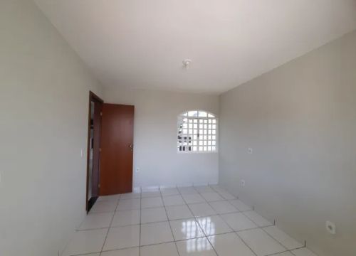 2 Quartos, Garagem, Sem Condomínio - Melhor localização - QN 7 do Riacho Fundo I