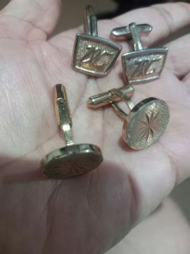 Abotoaduras e prende dor de gravatas para colecionadores.