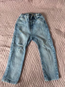Calça jeans infantil nova/ 25,00 cada