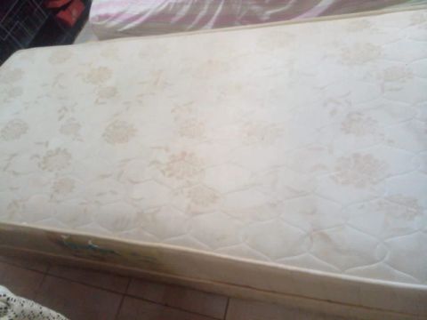 Cama box solteiro em Perfeito Estado