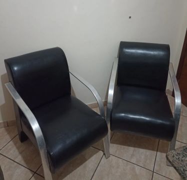 Poltronas Modernas em Couro - Estilo e Conforto