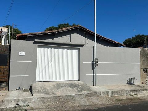 Linda casa recém construída localizada no CIC - Curitiba, PR