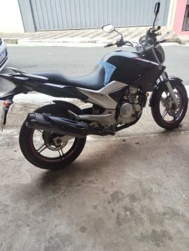 Moto super bem conservada 