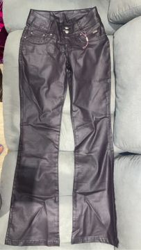 Calça Jeans resinado Flare