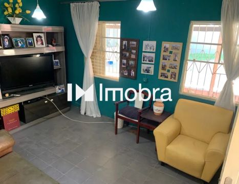 Casa com 5 dormitório e com edícula ao fundo, 196,95m² por R$ 390.000,00