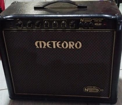 Amp para guitarra super conservado sem defeito tudo funcionando 100 watz