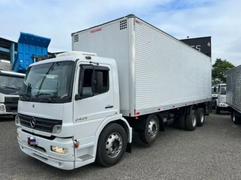 Mercedes Atego 2425 8x2 Bitruck 2010 e baú 8,30 m Atego conservado 
