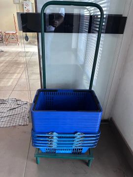 12 Cestas de compras para supermercado com suporte 