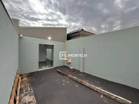 ALUGO - Casa Com 01 Dormitório na Região Leste