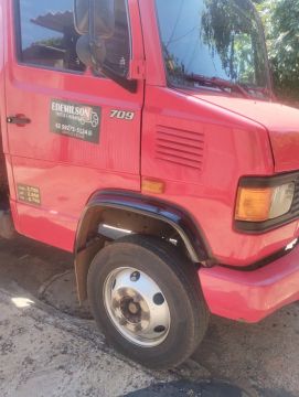 Caminhão mb 709