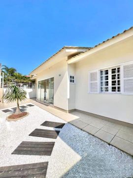 Vendo casa no Mar Grosso Laguna ou negociação com apartamento em Laguna 