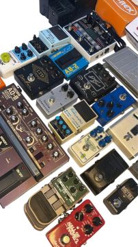 Pedaleira Para Guitarra e violões novos e usados chama que da negócio!