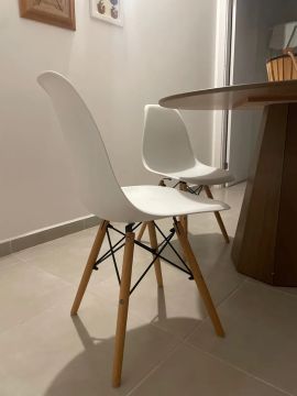4 Cadeiras Eames Eiffel Brancas - Madeira Natural