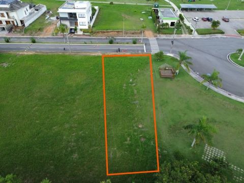 Lote com fundos para a mata no arquipélago de Manguinhos