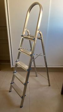 Escada de Alumínio 4 Degraus