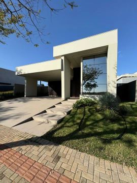Casa térrea no melhor e mais completo condomínio de Maringá para venda com 246,38² e 2 vag