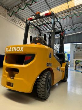 Empilhadeira Plasnox Cabinada| Nova| 3.500kg| Diesel | Torre 4.7mts