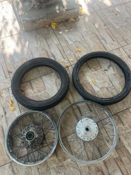 Vendo Rodas originais + pneu para pop