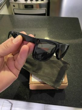 Óculos de sol lente polarizada (novo) valor 60 reais 