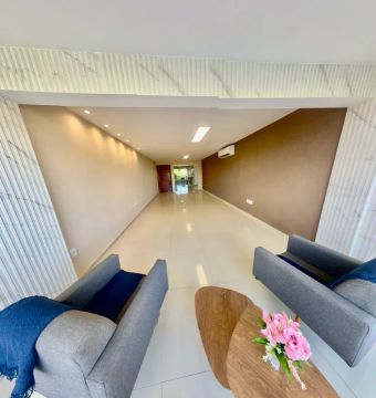 Excelente apartamento localizada na Ponta Verde com 3/4 com 150 m2