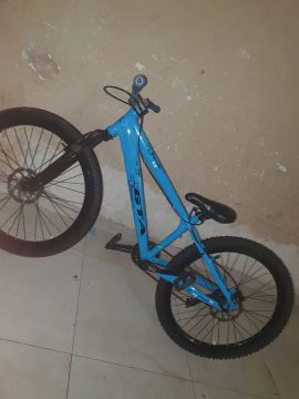 Vendo essa bicicleta por 900 reais tá nova tenho a nota dela 