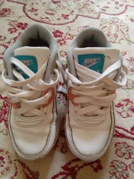 Tenis Nike infantil usado 