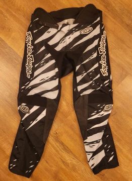 Calça Troy Lee Designs.